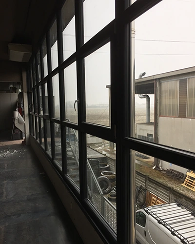 Facciata continua vista interno edificio