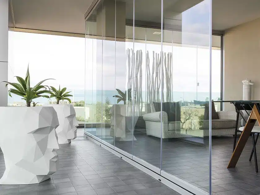 Vetrata divisoria per balcone a Mantova